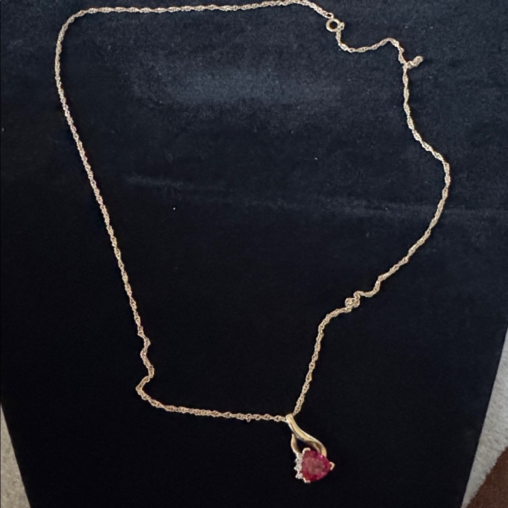 14 KT 18 “Gold Necklace with Ruby & 3 Small Diamonds - Picture 7 of 11